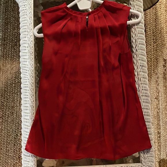 Ann Taylor LOFT Blouse Top Shirt Petite MPet Red Abstract Sleeveless - Picture 4 of 4